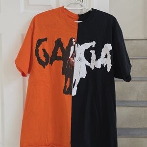 Gaga Split-Color Graphic Tee - Orange & Black